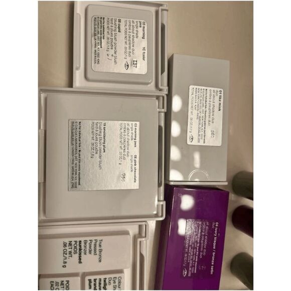 Clinique 11-Pc Lipstick & Eyeshadow Set with Makeup Pouch - Picture 11 of 11